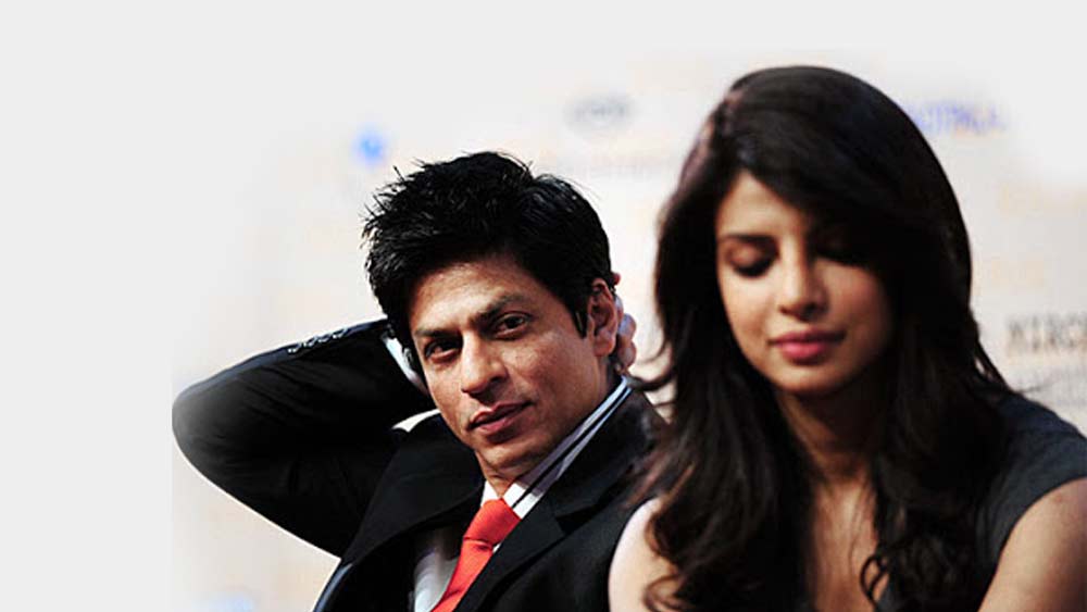 বিভিন্ন সাক্ষাৎকারে শাহরুখ বলেছেন প্রিয়ঙ্কার কথা। তিনি বলেন, ইন্ডাস্ট্রির সবাই তাঁকে স্টার মনে করে। একমাত্র প্রিয়ঙ্কার কাছে তিনি শুধুই ‘কো-স্টার’।