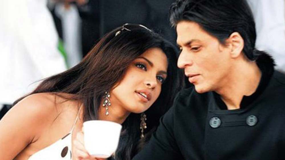 শাহরুখের কথায়, তাঁর চুল যখনই অবিন্যস্ত হয়ে পড়ে, ঠিক মতো তা ব্রাশ করে দেন প্রিয়ঙ্কা। অন্তরঙ্গ বন্ধুত্বের কথা স্বীকার করেন দু’জনেই। কিন্তু তাঁদের বন্ধুত্ব নিয়ে ইন্ডাস্ট্রিতে গুঞ্জন ছড়াতে থাকে।