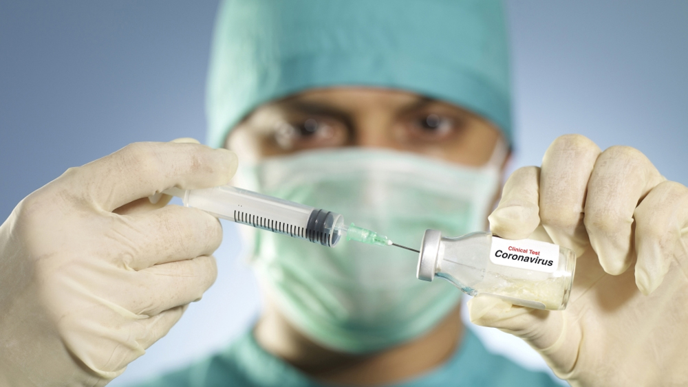 প্রথম দুই ধাপ পার হওয়ার পর তৃতীয় পর্যায় (ধাপ-৩) বা এফিকেসি ট্রায়াল শুরু করা হয়। এ ক্ষেত্রে হাজার জনের উপর প্রয়োগ চলে প্রতিষেধকটির। এই পর্যায়েও সাধারণত থাকে তিন মাসের অপেক্ষা। কত জন সংক্রমিত হয়ে সুস্থ হয়ে উঠলেন, তা দেখা হয় এই ধাপে।  প্রথম তিন পর্যায়ে পরীক্ষণের পর আসে চতুর্থ পর্যায় (ধাপ-৪)। এই ধাপের ফলাফল দেখে টিকা তৈরির ছাড়পত্র দেয় প্রতিটি দেশের নিয়ামক সংস্থা। প্রতিটি ধাপের ফলাফল খতিয়ে দেখে তা পর্যালোচনা করে সন্তুষ্ট হলে তবেই পাওয়া যায় ছাড়পত্র। তবে অতিমারির আবহে আনুষ্ঠানিক ছাড়পত্র পাওয়ার আগেই অনেক সময় প্রতিষেধকের প্রয়োগ করা যেতে পারে। এ ছাড়া, প্রতিষেধক দ্রুত তৈরিতে চারটি ধাপ সংযুক্ত ভাবে চালানো যেতে পারে।