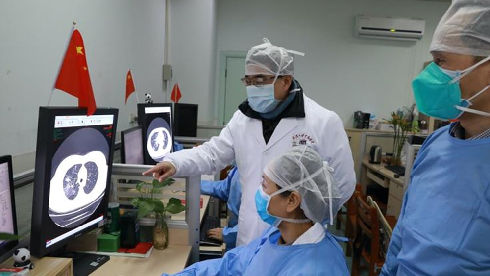 চলতি বছরের জানুয়ারিতে করোনাভাইরাসের জিন বিশ্লেষণের কাজ শুরু হয়। এর পর মানবদেহে কোভিড প্রতিষেধকের প্রথম ট্রায়াল হয় গত মার্চে। এর পর থেকে বার বার পরীক্ষা নিরীক্ষা চলেছে। তবে সাফল্য এখনও অধরা।