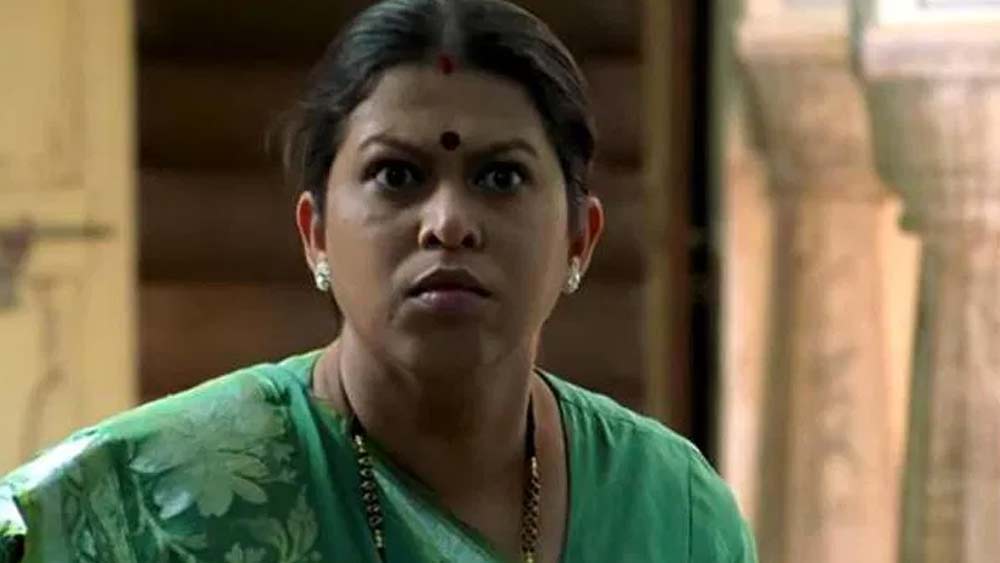 অকালপ্রয়াত রসিকা রেখে গিয়েছেন তাঁর স্বামী পরিচালক-অভিনেতা গিরীশ জোশী, পরিবার পরিজন এবং অসংখ্য গুণমুগ্ধকে।