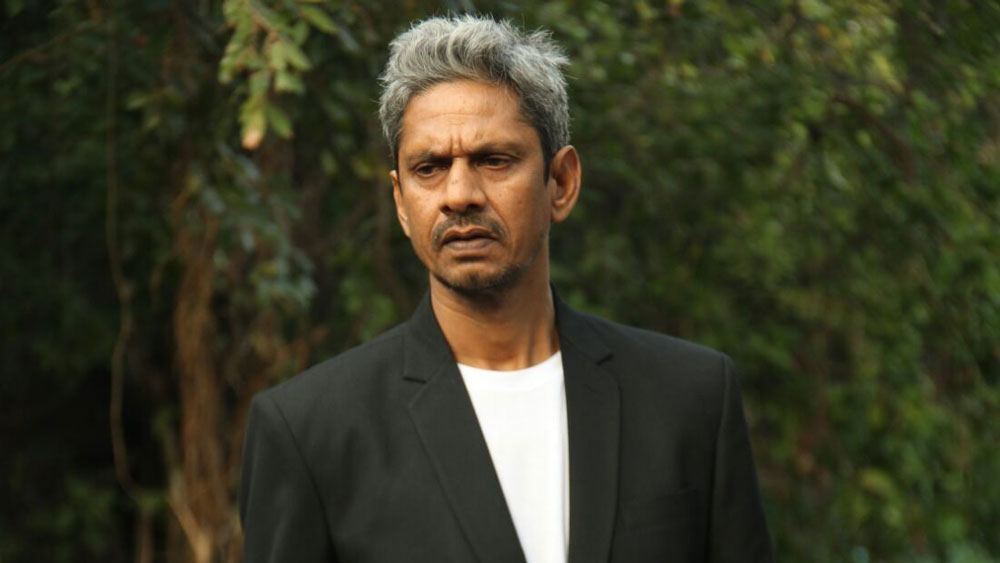 ১৯৯৯ সালে ‘ভোপাল এক্সপ্রেস’ ছবির মাধ্যমে বলিউডে পা রাখেন বিজয়। তার পর ‘যুবা’, ‘ডেলি বেলি’, ‘রঘু রোমিয়ো’, ‘দিল্লি-৬’, ‘পটাখা’, ‘গাল্লি বয়’-এর মতো ছবিতে নায়কদেরও টেক্কা দিয়েছেন তিনি। কিন্তু বলিউডে প্রাপ্য সম্মান থেকে বঞ্চিতই থেকে গিয়েছেন তিনি।