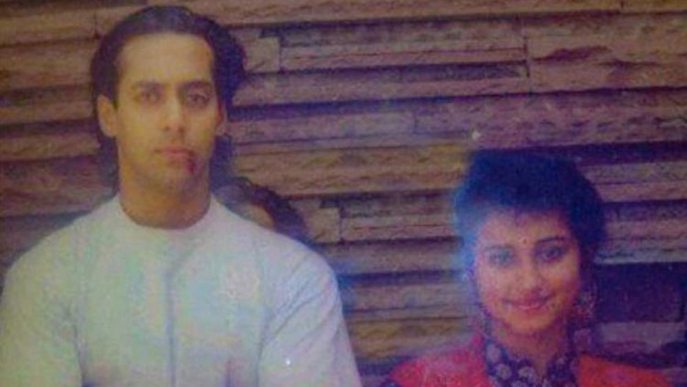 সবে দু’একটা ছবি করেছেন। তার পরেই ১৯৯৫ সালে সলমন খানের নায়িকা হিসেবে ‘বীরগতি’তে সুযোগ পান দিব্যা দত্ত। কিন্তু সময় যত এগিয়েছে, ততই নায়িকা থেকে পার্শ্বনায়িকার ভূমিকায় অবতীর্ণ হয়েছেন দিব্যা। দীর্ঘ কেরিয়ারে ‘বীর-জারা’, ‘দিল্লি-৬’, ‘ভাগ মিলখা ভাগ’-এর মতো ছবিতে অভিনয়ের জাত চিনিয়েছেন তিনি।