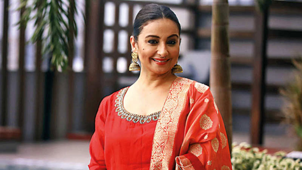 ২০১৮ সালে ‘ইরাদা’ ছবির জন্য জাতীয় পুরস্কারও পান দিব্যা। এ ছাড়াও, হলিউডেও কাজ করেছেন দিব্যা। কিন্তু বলিউড পার্শ্বচরিত্রেই বেঁধে রেখেছে তাঁকে।