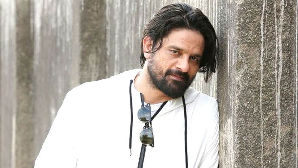 এফটিআইআই থেকে অভিনয় শিখেও বলিউডে কল্কে পেতে দীর্ঘ লড়াই করেত হয়েছে জয়দীপ আহলাওয়াতকে। ২০১০ সালে প্রিয়দর্শনের ‘খট্টা মিঠা’ ছবিতে খলনায়কের ভূমিকায় দেখা যায় তাঁকে। জনপ্রিয়তা পান অনুরাগ কাশ্যপের ‘গ্যাংস অব ওয়াসিপুর’ এবং ‘রাজি’ ছবির দৌলতে।