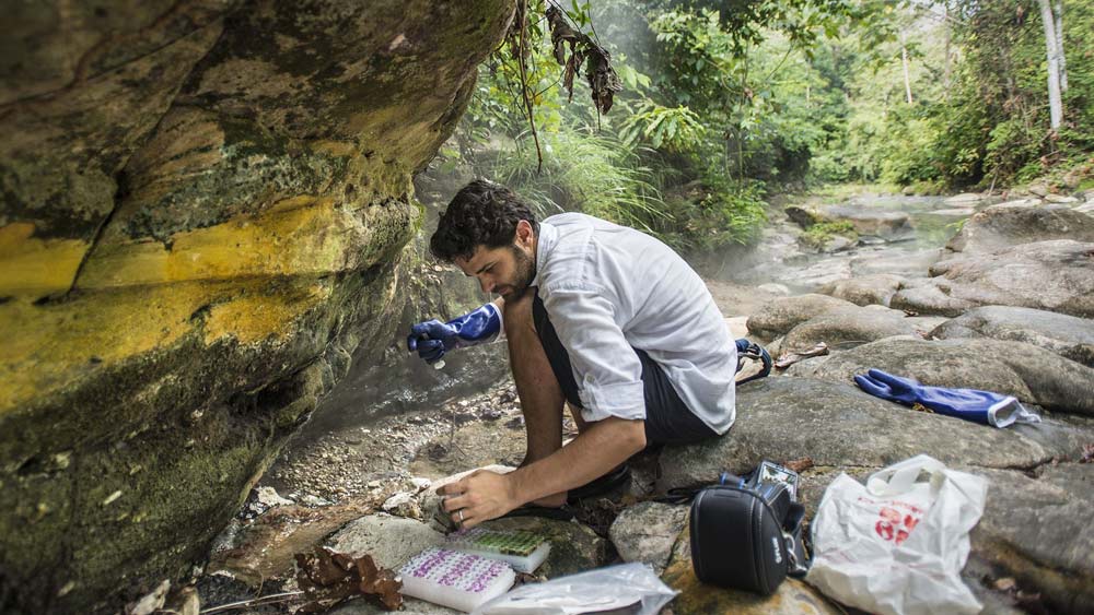 কোর্স চলাকালীন আবার আন্দ্রের মনে ফিরে আসে কৈশোরের স্বপ্ন। বার করতে হবে ফুটন্ত নদীর রহস্য। তৈরি করেন পেরুর থার্মাল-ম্যাপ বা তাপমানচিত্র। পেরু জুড়ে বিস্তৃত জিয়ো থার্মাল বৈশিষ্ট তাঁকে বিস্মিত করে।