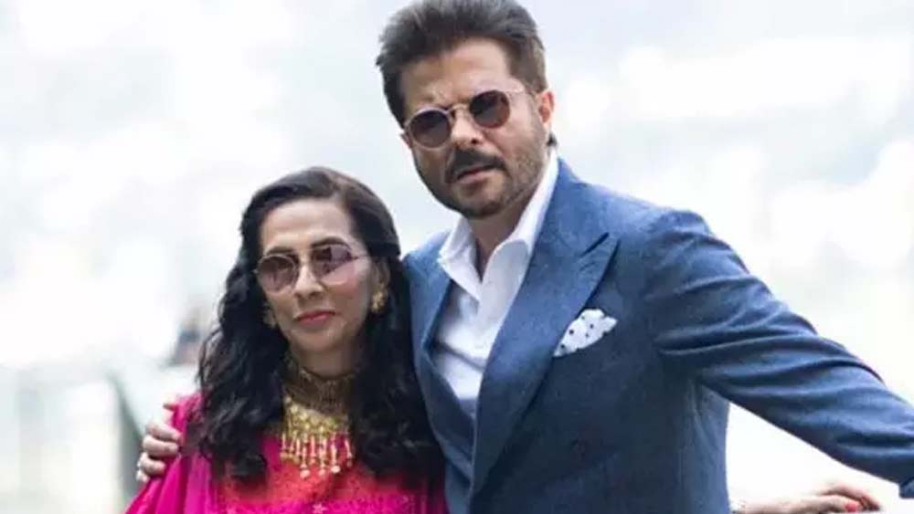 কিন্তু সে সময়ের অনিলের ক্রাশ ছিলেন আর এক বান্ধবী। তাঁকে নিয়ে কথা হত সুনীতার সঙ্গে। এক দিন সেই ক্রাশ অনিলকে ছেড়ে চলে গেলেন। শূন্যতা পূরণের ভার নিলেন সুনীতা।