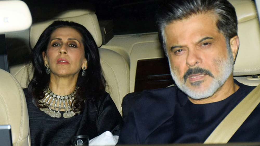 দু’জনের দেখা সাক্ষাৎ বিশেষ হত না। কথাবার্তার জন্য ফোনই ছিল ভরসা। দেখা করার জন্য সময় ঠিক হলেই অনিল ট্যাক্সিতে সওয়ার হতেন। গন্তব্যে পৌঁছে দেখতেন সুনীতা আগেই চলে গিয়েছেন সেখানে। কারণ ট্যাক্সিভাড়া মেটাতে হত সুনীতাকেই। অনিলের কাছে ট্যাক্সি সে সময় বিলাসিতা।