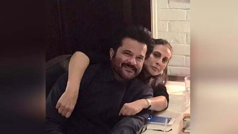 মডেলিংয়ের কাজের জন্য সুনীতাকে সে সময় প্রায়ই বিভিন্ন জায়গায় যেতে হত। মাঝে মাঝে অনিলও চলে যেতেন তাঁর ফোটোশুটের জায়গায়। আবার এ রকমও হয়েছে, শুধু অনিলের সঙ্গে সময় কাটাবেন বলে সুনীতা একের পর এক লোভনীয় অফার ছেড়ে দিয়েছেন।