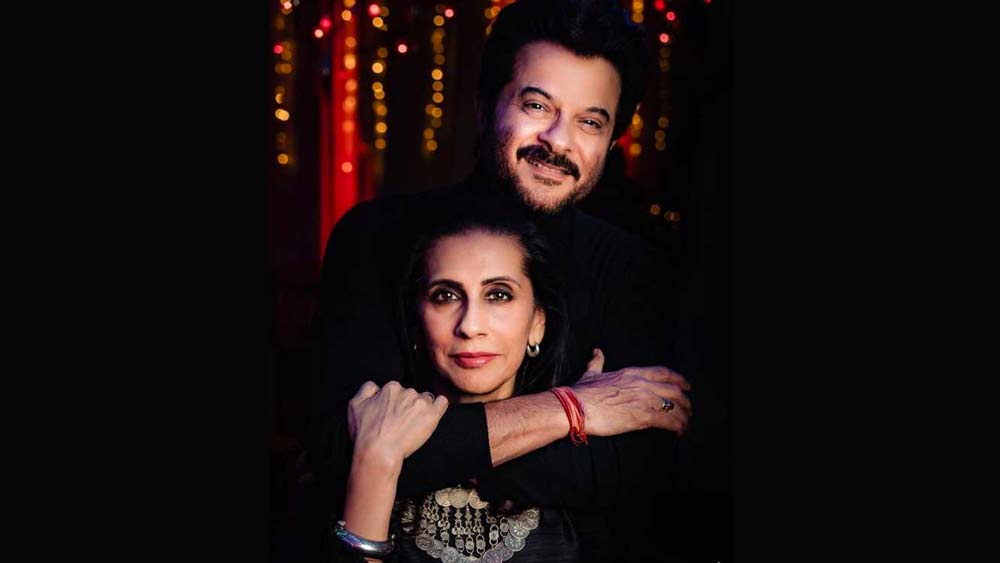 ১১ বছরের প্রেমপর্বের পরে ১৯৮৪ সালের ১৯ মে বিয়ে করেন তাঁরা। শুভার্থীদের সব আশঙ্কা অমূলক প্রমাণ করে এই দাম্পত্য। স্টারডম কমা তো দূর অস্ত্। বরং বিয়ের পরে অনিল আরও সফল হন। কারণ নিজেকে নায়ক হিসেবে তুলে ধরতে গ্রুমিংয়ে সাহায্য করেছিলেন স্ত্রী সুনীতা।