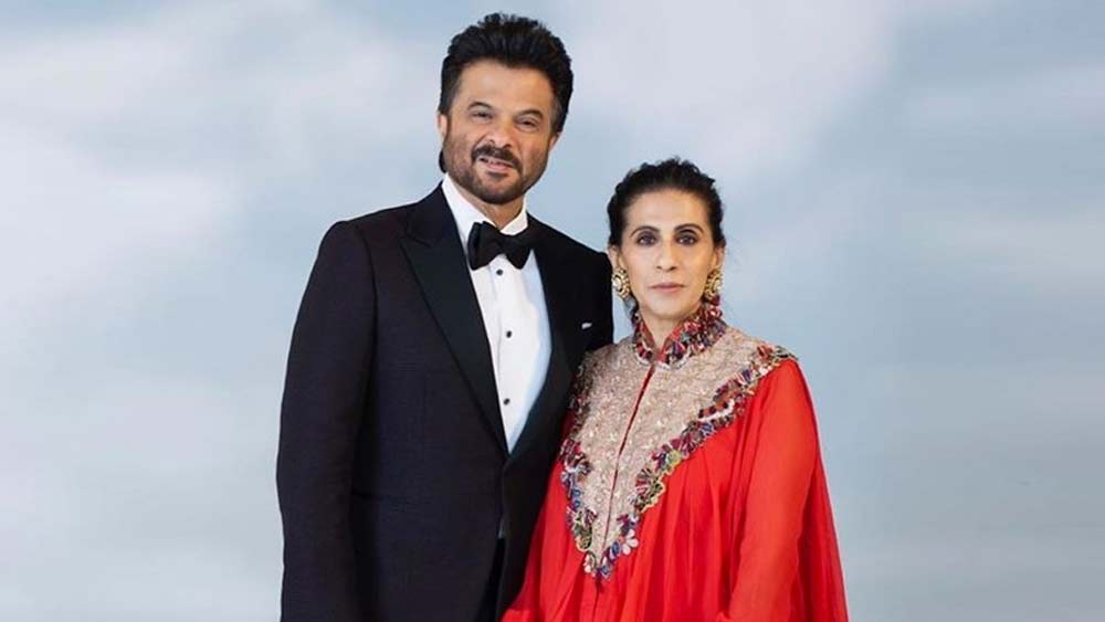 অনিল কী ভাবে সাজবেন, কী ভাবে কথা বলবেন, তাঁর আদবকায়দা কী রকম হবে, সব দিকে নজর থাকত সুনীতার। তিনি অনিলের জন্য পোশাকও ডিজাইন করতেন। অনিল চাইতেন বলে সুনীতা তাঁর সঙ্গে শুটিং লোকেশনেও থাকতেন।