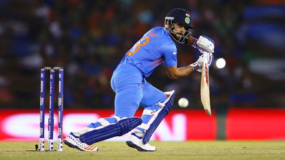 বিরাট কোহালি টানা ১০২ ওয়ানডে ম্যাচে অংশ নিয়েছিলেন ২০১০ সালের ২৫ অগস্ট থেকে ২০১৪ সালের ৫ মার্চের মধ্যে। এই ম্যাচগুলোতে ৫৪.৮৪ গড়ে তিনি করেছেন ৪,৫৫২ রান। যার মধ্যে ছিল ১৭টা সেঞ্চুরি ও ২২ হাফ-সেঞ্চুরি।