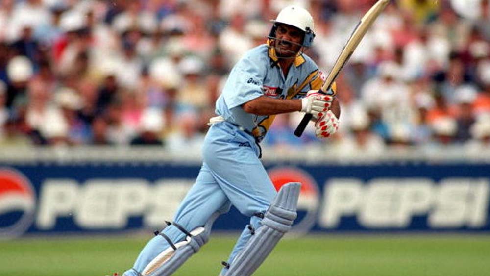 এই ১২৬ ম্যাচের মধ্যে ২৭ বার পঞ্চাশের গণ্ডি টপকে ছিলেন আজহার। কিন্তু একবারও সেঞ্চুরি করতে পারেননি। এর মধ্যে ১৯৯৩ সালে ৫৯.১৫ গড়ে আজহার করেছিলেন ৭৬৯ রান। যার মধ্যে আটটি হাফ সেঞ্চুরি ছিল।