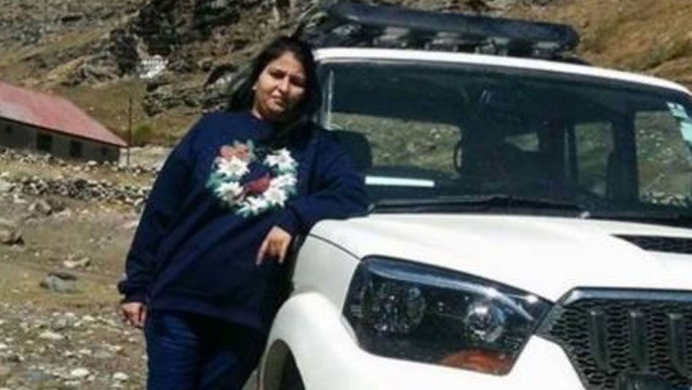 সম্পত্তি বলতে রয়েছে ৩ কোটির বাড়ি। এসইউভি-ও রয়েছে তাঁর। একটু অবাক লাগছে, তাই না? তবে ঊর্বশী কিন্তু স্বেচ্ছায় এই পেশায় আসেননি। পরিস্থিতিই তাঁকে টেনে এনেছিল এই ব্যবসায়।