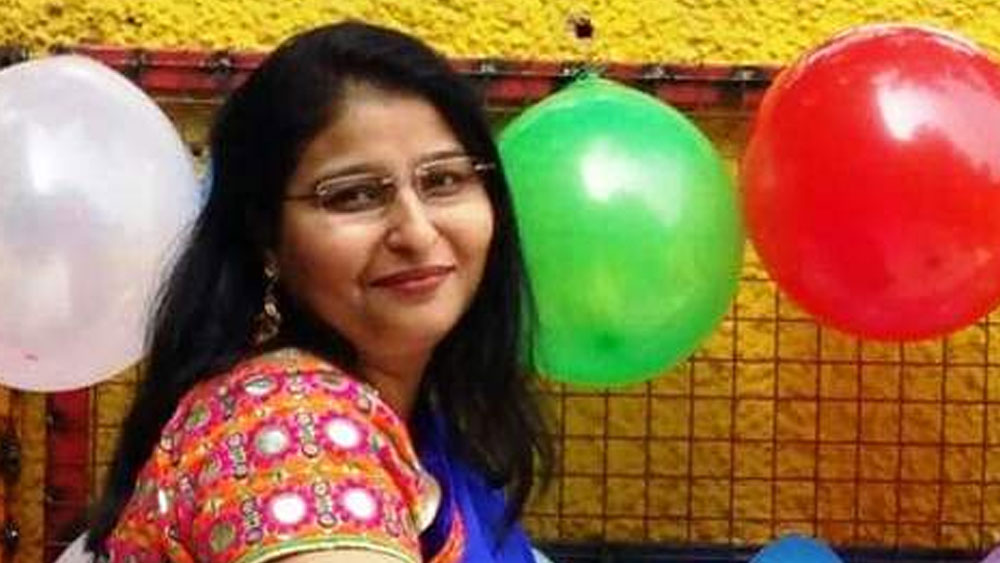 সম্ভ্রান্ত পঞ্জাবি পরিবারের মেয়ে ঊর্বশী। স্নাতক স্তর শেষ দিল্লিতে একটি নামী রেস্তরাঁয় অফিস এগজিকিউটিভ-এর কাজ নেন। পরে সেই কাজ ছেড়ে দেন। ২০১০-এ অবসরপ্রাপ্ত বায়ুসেনার ছেলে অমিত যাদবের সঙ্গে তাঁর বিয়ে হয়। অমিত একটি নামী রিয়েল এস্টেট সংস্থায় ম্যানেজারের কাজ করতেন।