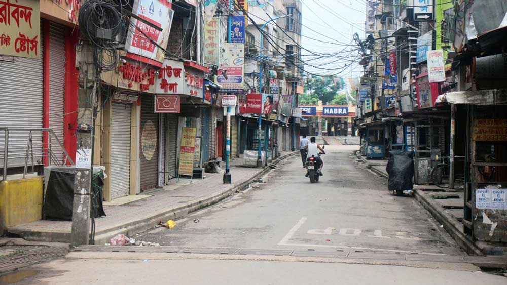 Strict Actions By Police Make Weekly Lockdown Successful in Both Parganas
