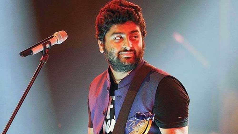 নিজে মুখ না খুললেও শোনা যায়, প্রীতমের সঙ্গে মিউজিক প্রোগ্রামার হিসেবে কাজ করার সময়েই ‘ফেম গুরুকুল’-এর এক প্রতিযোগীকে বিয়ে করেন তিনি। কিন্তু সেই বিয়ে সুখের হয়নি। অচিরেই তাঁদের সেই সম্পর্ক ভেঙে পড়ে।