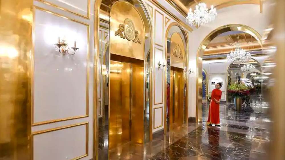 হোটেলটি মালিকানা হোয়া বিন গ্রুপের। পরিচালনা করে আমেরিকার উইন্ডহ্যাম হোটেলস অ্যান্ড রিসর্টস সংস্থা।