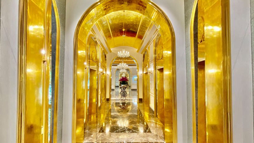 হোটেলের সব কিছুই ২৪ ক্যারাট সোনা দিয়ে তৈরি।