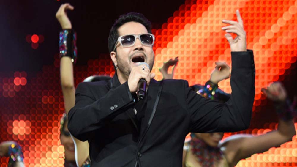 এখানেই শেষ নয়। মিকার জীবনে ঝামেলার তালিকা অনেকটাই লম্বা। তিনি যে বদরাগী, সে কথা তাঁর ঘনিষ্ঠরাও একবাক্যে স্বীকার করে নেন। ২০১৫ সালে এক লাইভ অনুষ্ঠানে এক ডাক্তারের সঙ্গে বচসায় জড়িয়ে পড়েন তিনি।