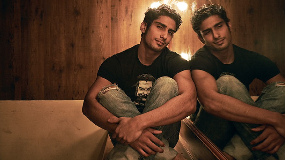 প্রতীকের মুখে এ কথা শুনে তাঁকে আর সেখানে রাখার সাহস পাননি বিদ্যাতাই এবং শিবাজিরাও গিরিধার পাটিল। প্রতীককে মুম্বই ফিরিয়ে আনেন তাঁরা। সেখানেই নতুন করে পড়াশোনা শুরু করেন প্রতীক। মুম্বইয়ে সুভাষ ঘাইয়ের ফিল্ম স্কুলে ভর্তি হন তিনি। কিন্তু মাত্র এক দিন ক্লাস করার পর সেখানে যাওয়াও বন্ধ করে দেন।