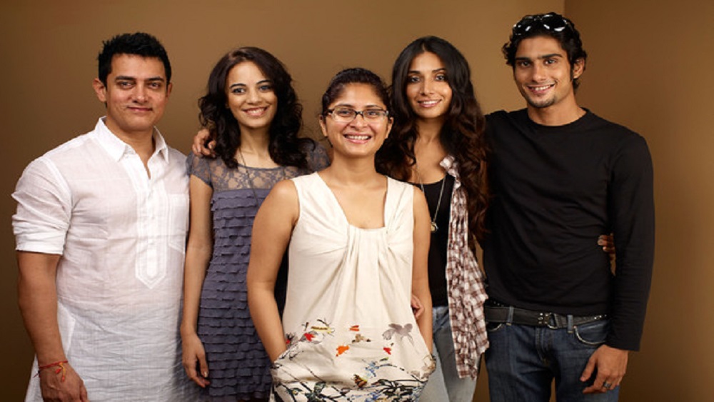 প্রতীকের অভিনয় এতটাই পছন্দ হয় আমির খানের যে, স্ত্রী কিরণ রাওয়ের পরিচালনায় ‘ধোবি ঘাট’ ছবিতে প্রতীককে সুযোগ দেন আমির। ছবিটি বক্সঅফিসে সাফল্য পায়নি। কিন্তু প্রতীকের অভিনয় প্রশংসিত হয়। এর পর একে একে ‘আরক্ষণ’, ‘মাই ফ্রেন্ড পিন্টো’, ‘দম মারো দম’-এর মতো ছবিতে অভিনয় করেন প্রতীক।