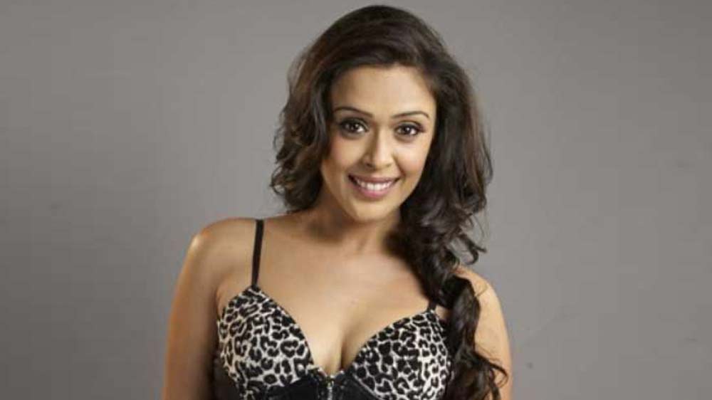 চিনতে পারছেন অভিনেত্রীকে? সম্প্রতি একটি ওয়েবসিরিজে তাঁর অভিনয় যথেষ্ট প্রশংসা পেয়েছে। তবে ছোট থেকে কিন্তু অভিনেত্রী হতে চাননি তিনি।