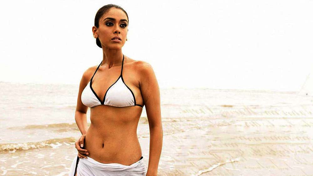 পরবর্তীতে বিবেক ওবেরয়, মাধবন, ইমরান হাসমির সঙ্গেও কাজ করেছেন তিনি। মনোজ তিওয়াড়ির সঙ্গে কাজ করেছেন ‘দেশদ্রোহী’ নামের একটি ছবিতে।