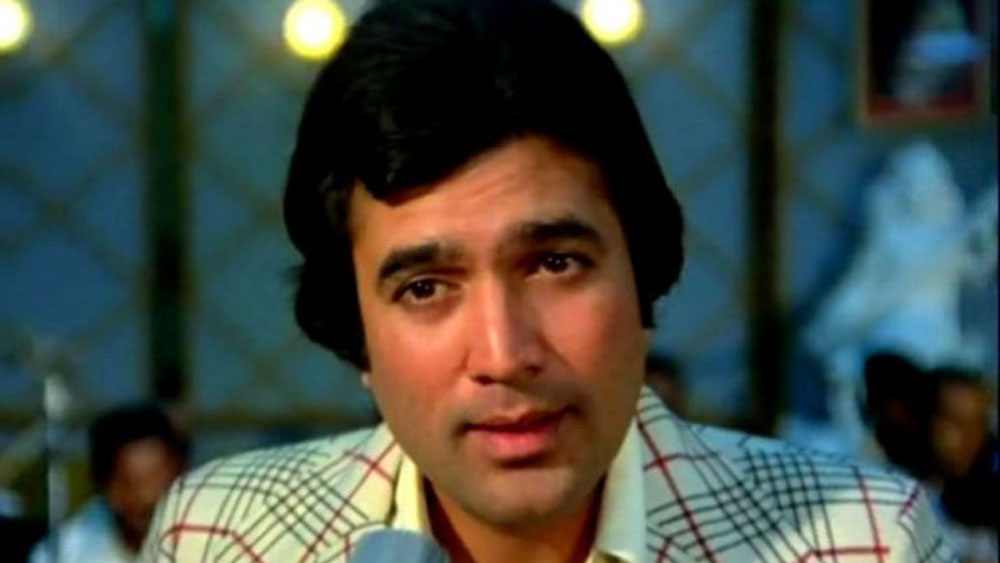 তাতে ইন্ডাস্ট্রিতে রাজেশ খন্নার প্রভাবও বাড়তে শুরু করে। পরিস্থিতি এমন দাঁড়ায় যে, সেই সময় সব বড় পরিচালকই তাঁর সঙ্গে কাজ করতে উদগ্রীব হয়ে ওঠেন। তাতে নিজের গুরুত্ব বুঝতে শুরু করেন রাজেশ খন্নাও।