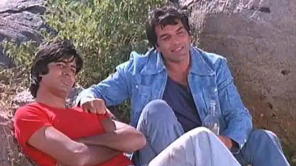 শোনা যায়, ‘শোলে’র পর ইন্ডাস্ট্রিতে নিজের ক্যাম্প গড়ে ফেলেন অমিতাভ। কিন্তু শোলে ছবিতে ‘জয়’-এর চরিত্রের জন্য ধর্মেন্দ্রই যে অমিতাভের নাম সুপারিশ করেছিলেন, সেই সময় তা সামনে আসতে দেননি অমিতাভ। কয়েক বছর আগে অবশ্য সে কথা স্বীকার করে নেন অমিতাভ।