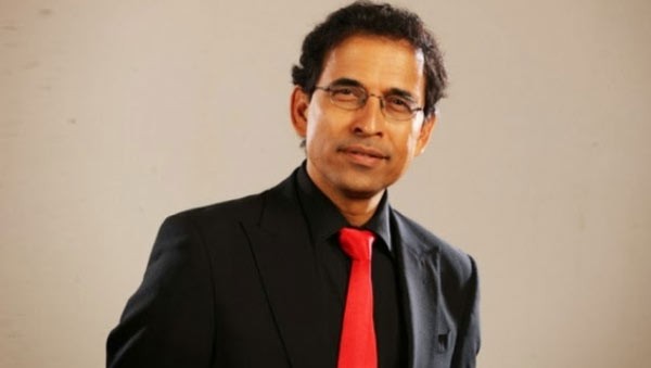 আইআইএম থেকে ম্যানেজমেন্টে পোস্ট গ্র্যাজুয়েট ডিপ্লোমা করেন হর্ষ। তাঁর প্রথম চাকরি ছিল বিজ্ঞাপন সংস্থায়। পরে দু’বছর কাজ করেন স্পোর্টস ম্যানেজমেন্ট সংস্থাতেও।