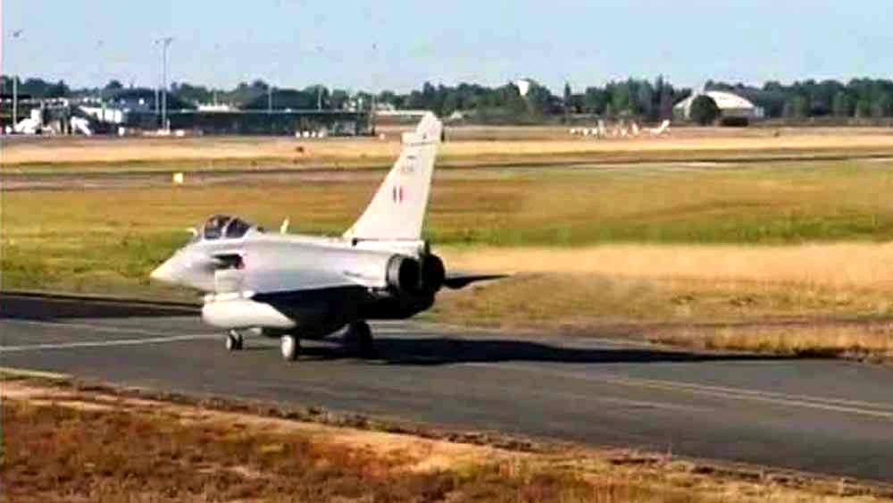 রাফালের রয়েছে ‘ডেল্টা উইং’। গ্রিক বর্ণ ‘ডেল্টা’ থেকে এই নামের উৎপত্তি, যার আকৄতি অনেকটা ত্রিভূজের মতো। অত্যাধুনিক অধিকাংশ যুদ্ধবিমানেই এই ডেল্টা উইং থাকে, যা দ্রুতগতিতে উড়তে সাহায্য করে।