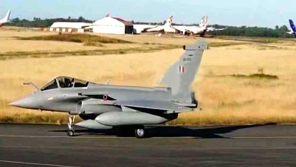 এর পাশাপাশি শত্রুপক্ষের রেডার জ্যাম করতে পারে। জল, স্থল হোক বা আকাশ— তিন ক্ষেত্রেই শত্রুপক্ষকে চিহ্নিত করতে পারে এবং নিখুঁত নিশানায় আঘাত করতে পারে।