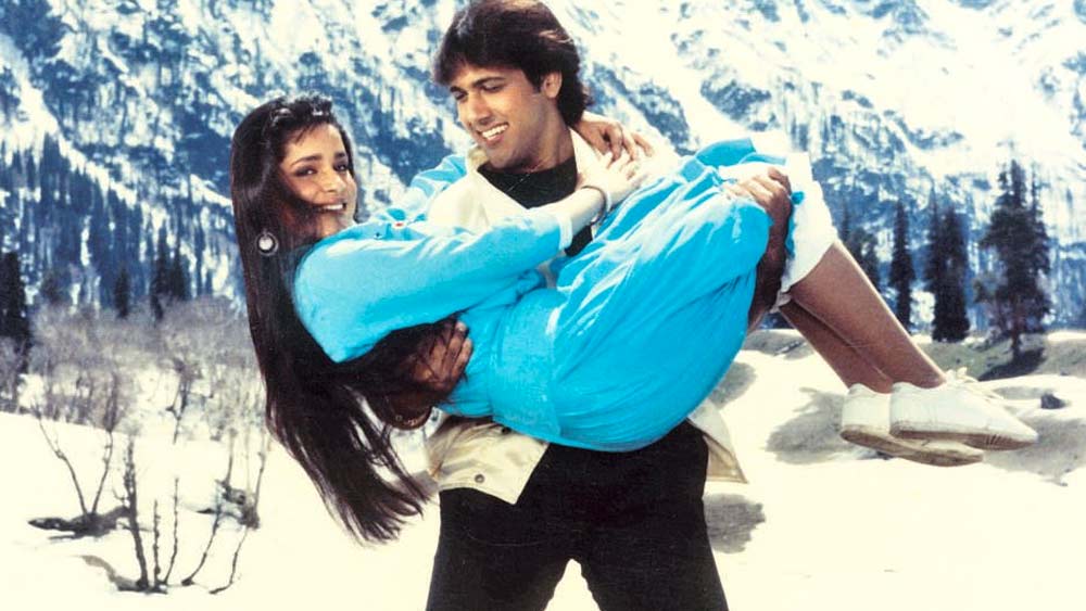 কিন্তু তখন সুনীতাকে বিয়ে করার ইচ্ছে ছিল না গোবিন্দর। তিনি তখন নীলমের প্রেমে হাবুডুবু খাচ্ছেন। তাঁর মা বলেন, বিয়ে করলে তাঁকে সুনীতাকেই করতে হবে।