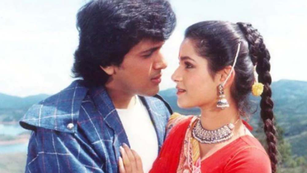 নীলমকে তাঁর এতটাই পছন্দ ছিল, সুনীতাকেও নাকি গোবিন্দ বলতেন নীলমের মতো হতে। তাঁর মতো সাজতে বা ফ্যাশন-সচেতন হতে। কিন্তু শেষ অবধি নীলম আর গোবিন্দর বিয়ে হল না। কারণ, মায়ের আদেশ অমান্য় করতে পারেননি গোবিন্দ।