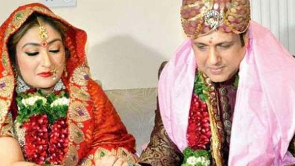 মায়ের কথা শুনে গোবিন্দ জীবনসঙ্গিনী হিসেবে মেনে নেন সুনীতাকেই।  দু’জনে বিয়ে করেন ১৯৮৭ সালে। কিন্তু তাঁদের বিয়ে অনেক দিন গোপন ছিল ইন্ডাস্ট্রিতে। গোবিন্দ চাননি তাঁর ‘বিবাহিত’ পরিচয়ের জেরে ক্ষতিগ্রস্ত হোক ফ্যান ফলোয়িং।