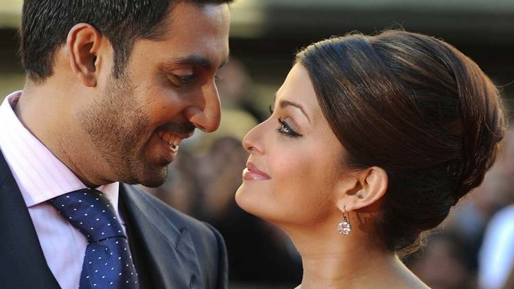 ঐশ্বর্যার সরল স্বভাব এবং হাসির কাছে বাঁধা পড়েছিল তাঁর হৃদয়, পরে জানিয়েছিলেন অভিষেক। কিছু বছরের প্রেমপর্বের পরে অবশেষে প্রোপোজ। কানাডার টরন্টো শহরে ‘গুরু’-র প্রিমিয়র শো-এর পরে দু’জনে নিউ ইয়র্কে গিয়েছিলেন। সেখানেই ঐশ্বর্যাকে প্রোপোজ করেন অভিষেক।