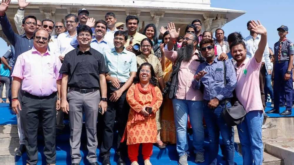 স্কুলের পরে দিল্লির লেডি শ্রীরাম কলেজ থেকে অর্থনীতিতে স্নাতক হন আরতি। স্নাতকোত্তর করতে চলে যান দেহরাদূন। সেখানেই তাঁর সঙ্গে আলাপ হয় আর এক আইএএস অফিসার মনীষার।