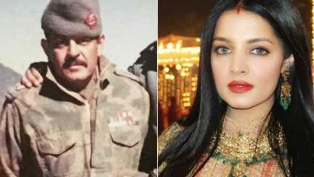 সেলিনার বাবা ভারতীয় সেনাবাহিনীর কর্নেল। মা আফগান বংশোদ্ভূত। তিনি ছিলেন সেনাবাহিনীর নার্স। সেলিনার ভাইও কর্মরত সেনাবাহিনীতে। এ রকম একটি পরিবারের মেয়ে হয়ে সেলিনা বেছে নিয়েছিলেন মডেলিংকেই।