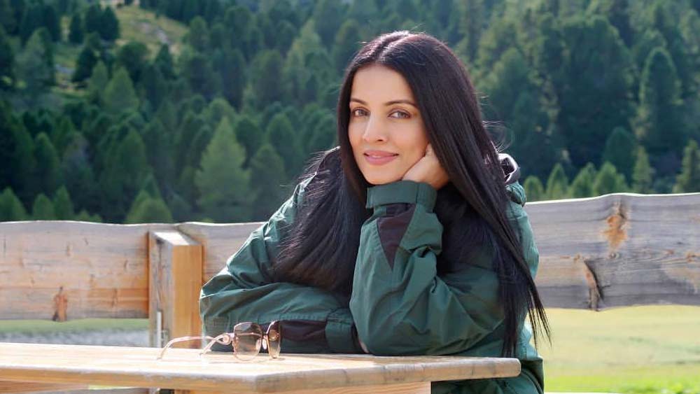 ২০০৩-এ নায়িকা হিসেবে সেলিনার আত্মপ্রকাশ। ফিরোজ খানের ছবি ‘জানাশিন’-এ তিনি অভিনয় করেন ফরদিন খানের বিপরীতে। বক্স অফিসে মাঝারি হিট হয়েছিল ছবিটি।