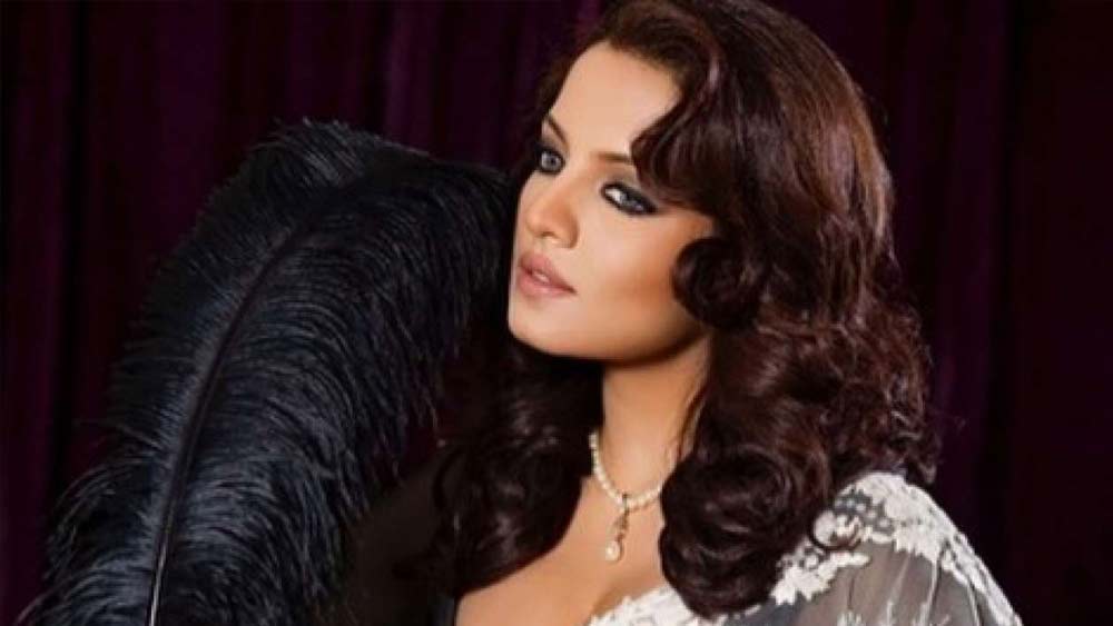 তাঁর ফিল্মোগ্রাফিতে উল্লেখযোগ্য বাকি ছবি হল ‘নো এন্ট্রি’, ‘জিন্দা’, ‘অপনা সপনা মানি মানি’, ‘শকালাকা বুম বুম’, ‘হে বেবি’, ‘গোলমাল রিটার্নস’ এবং ‘হেলো ডার্লিং’।