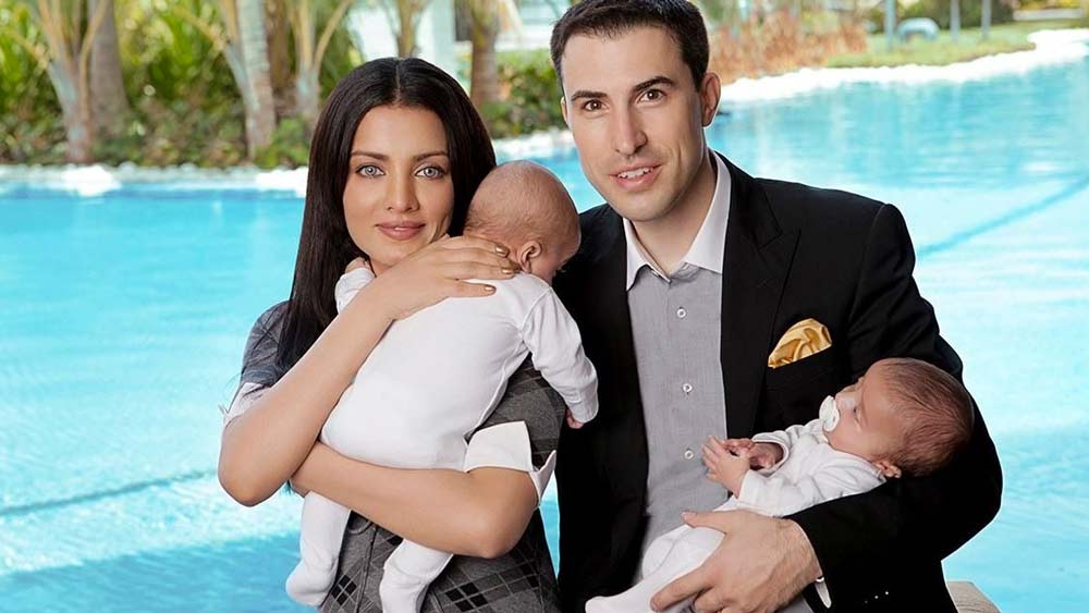 পাঁচ বছর পরে আরও এক বার যমজ পুত্রসন্তানের মা হন সেলিনা। এ বার তাঁর দুই ছেলের নাম রাখেন আর্থার এবং শামসের। ছোট ছেলে শামসের হৃদরোগে মারা গিয়েছে। সন্তানশোকে বিধ্বস্ত হয়ে পড়েছিলেন সেলিনা।