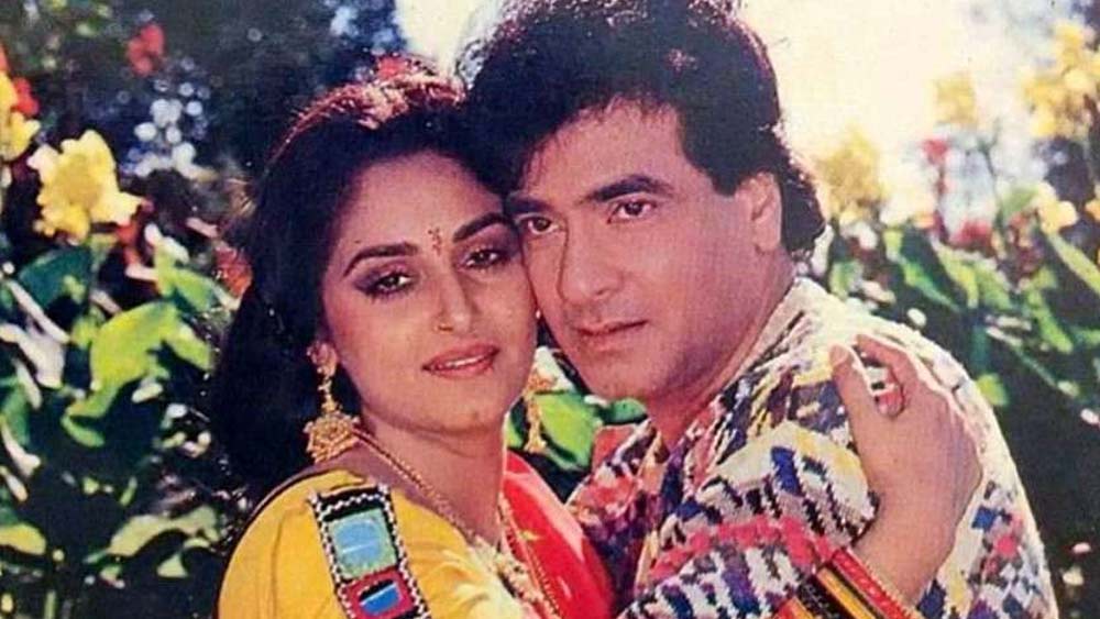 এর পর জয়াপ্রদাকেও দক্ষিণী ইন্ডাস্ট্রি থেকে বলিউডে আনেন জিতেন্দ্র। তিনি নাকি শ্রীদেবীকে দেখিয়ে দিতে চেয়েছিলেন, তাঁর পরেও অন্য কাউকে তারকা বানাতে পারেন জিতেন্দ্র।