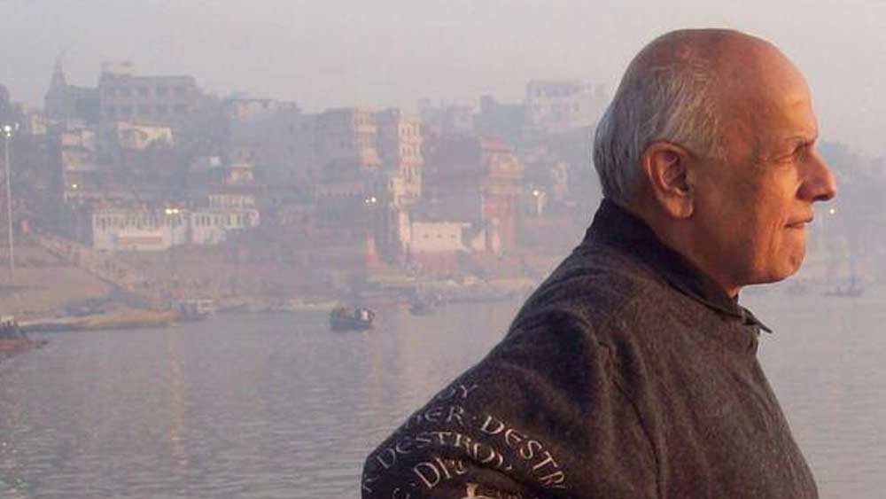 কিন্তু বিজ্ঞাপন তৈরির উপার্জনে সংসার তখন আর চলতে চায় না। মহেশ গেলেন পরিচালক রাজ খোসলার কাছে। কাজ শুরু করলেন সহকারী পরিচালক হিসেবে। কিন্তু পর পর ব্যর্থ হল প্রথম দিকের ছবিগুলি। সংসারেও তখন লোরেনের সঙ্গে তিক্ততা। দু’জনের দূরত্ব বেড়ে গেল পরভিন ববির আগমনে।