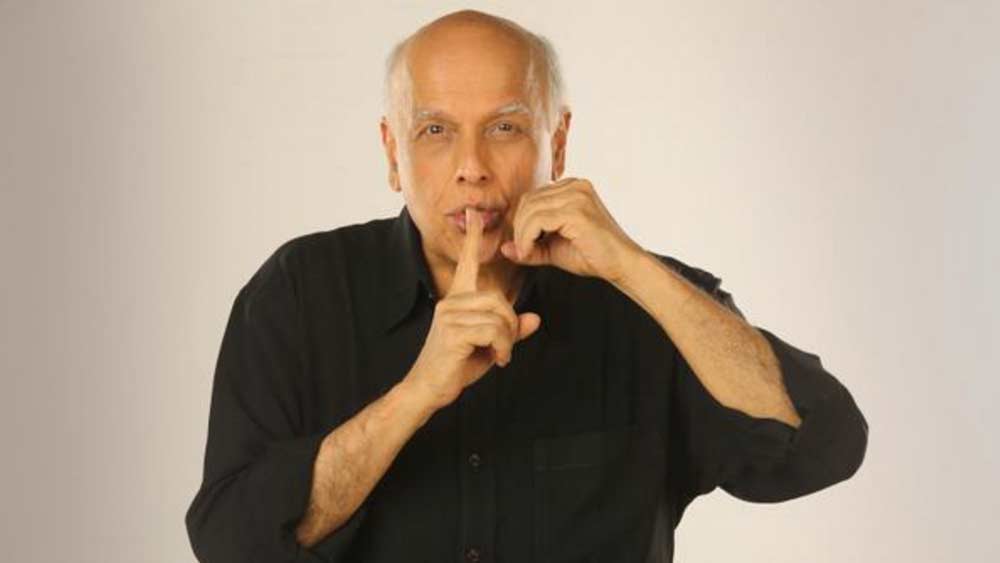 কয়েক বছর সংসার করলেন মহেশ-কিরণ। জন্ম হল তাঁদের ছেলে রাহুলের। কিন্তু আবার অন্য নারীর কাছে আত্মসমর্পণ করে বসলেন। এ বার মহেশ বিয়ে করলেন টেলিভিশনের অভিনেত্রী সোনি রাজদানকে। তবে কিরণের সঙ্গে বিবাহবিচ্ছেদও কোনও দিন হয়নি।