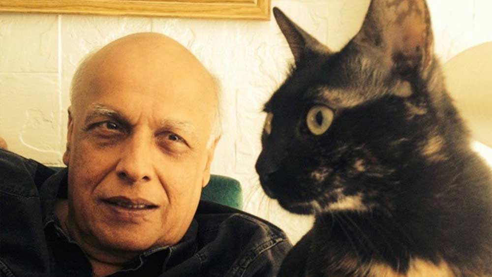 স্বজনপোষণের কাঠগড়ায় ইদানীং অন্যতম নাম মহেশ ভট্ট। প্রথম স্ত্রী কিরণের সঙ্গে তাঁর দুই সন্তান পূজা ও রাহুল দু’জনেই অভিনেতা। তবে দিদি পূজা ভট্টের মতো বিখ্যাত হতে পারেননি রাহুল। মহেশের দ্বিতীয় পক্ষের সন্তান আলিয়া তো এখন বলিউডের প্রথম সারির নায়িকা। আর এক মেয়ে শাহিনও ইন্ডাস্ট্রির সঙ্গে যুক্ত।