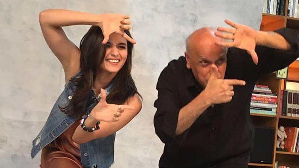 মহেশের হাত ধরে ইন্ডাস্ট্রিতে পরিচিতি পেয়েছেন বা অন্যদের প্রতিযোগিতায় পিছনে ফেলে দিয়েছেন, এমন স্টারকিডও কম নেই। আমির খান, সঞ্জয় দত্ত, কুমার গৌরবের মতো তারকাপুত্রদের কেরিয়ারের প্রথম দিকে সুপারহিট সিনেমা এসেছে মহেশের হাত ধরেই।