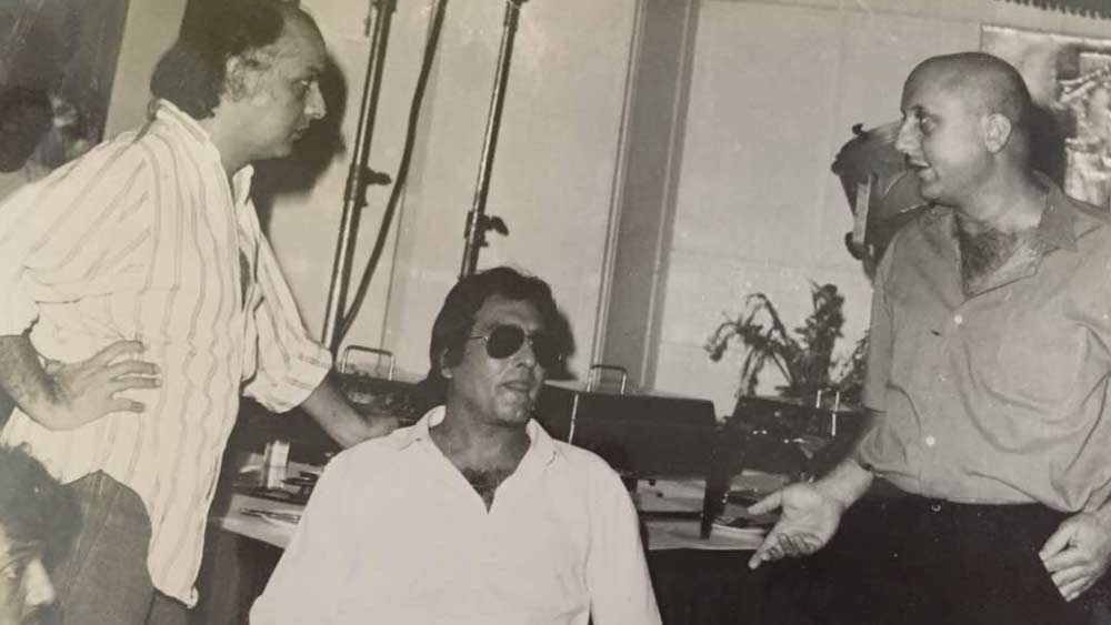 এক সাক্ষাৎকারে বলেছিলেন নিজের জীবনে শ্মশানের শান্তির থেকে সমুদ্রের উথালপাথাল ঢেউ বেশি পছন্দ করেন। বইয়ের খোলা পাতার মতো পড়ে থাকা সে জীবনে বিতর্কের ঢেউ আছড়ে পড়েছে বার বার। মেয়ে পূজার সঙ্গে লিপলক কিস নিয়ে উত্তাল হয়েছে আলোচনা। হাল আমলে রিয়া চক্রবর্তীর ঘনিষ্ঠ পুরুষ হিসেবেও উঠে এসেছে তাঁরই নাম।