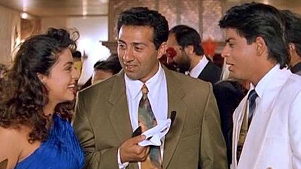 সবার আগে কাহিনির সত্ত্ব কিনে নিতে সমস্যা হল না যশরাজ ফিল্মসের। চোপড়া পরিবার ভেবেছিল তাদের উপর জমে থাকা রাগ ভুলে গিয়েছেন সানি। সুতরাং তিনি এই ছবি তাঁদের ব্যানারে করতে নারাজ হবেন না।