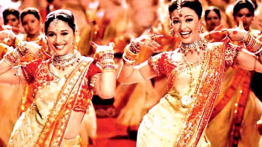 ২০১৯-এ মুক্তি পাওয়া ‘কলঙ্ক’-এ শেষ বারের মতো কোরিয়োগ্রাফি করেন সরোজ। বড় পর্দার পাশাপাশি উজ্জ্বল উপস্থিতি ছিল দূরদর্শনেও। ‘নাচ বালিয়ে’, ‘নাচ লে ভি উইথ সরোজ খান’, ‘বুগি উগি’, ‘ঝলক দিখলা যা’-র মতো শো বর্ণহীন হয়ে পড়ত সরোজকে ছাড়া।